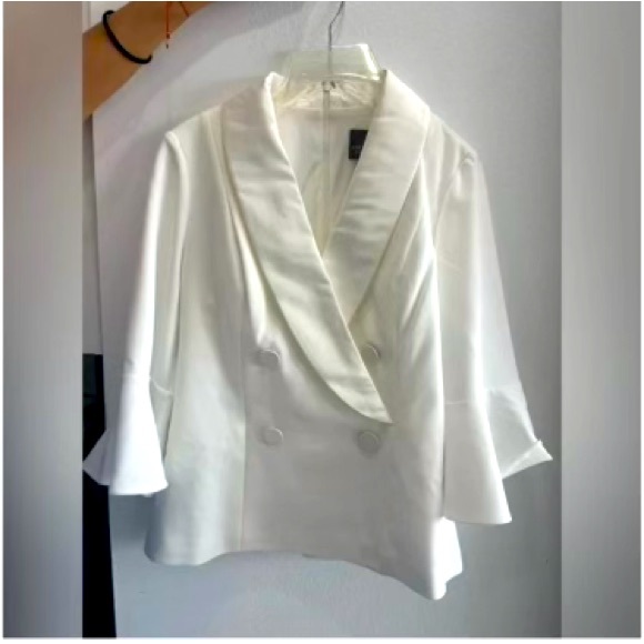 Brand New!! Crepe tuxedo top, ivory. size 4 Include one extra bottom. - Picture 1 of 3